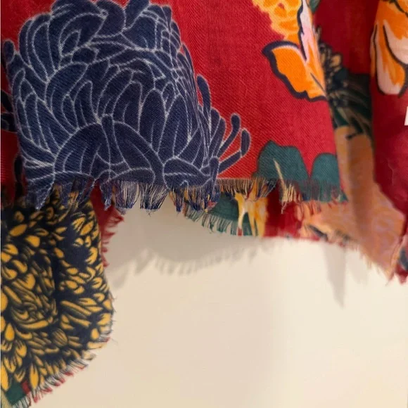 Three Bird Nest Red Floral Kimono - Picture 4 of 4